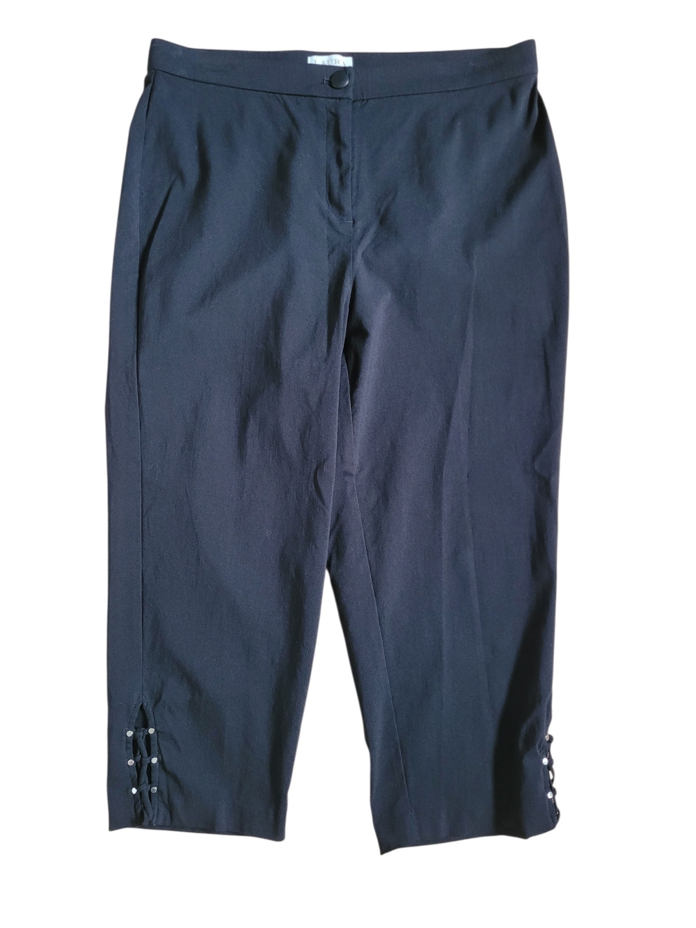 Laura Plus Black Cropped Capris with Lattice Hem Detail – Size 14